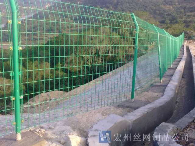 公路護(hù)欄網(wǎng)--010